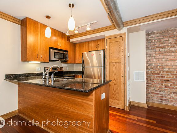 4th image of 519 W Melrose St APT 102B