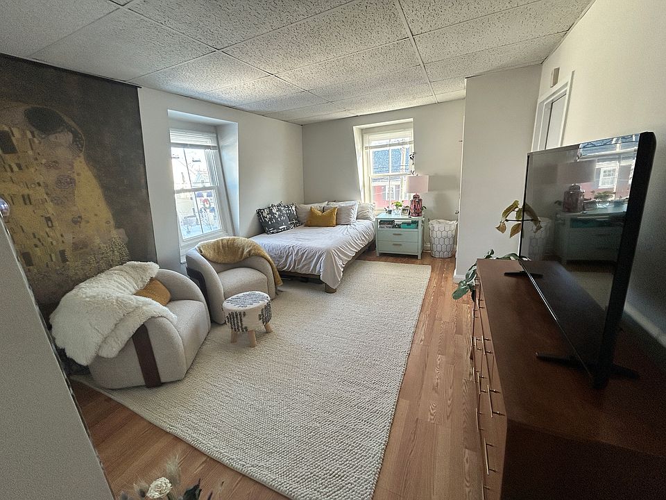 1st image of 425 Islington St #4