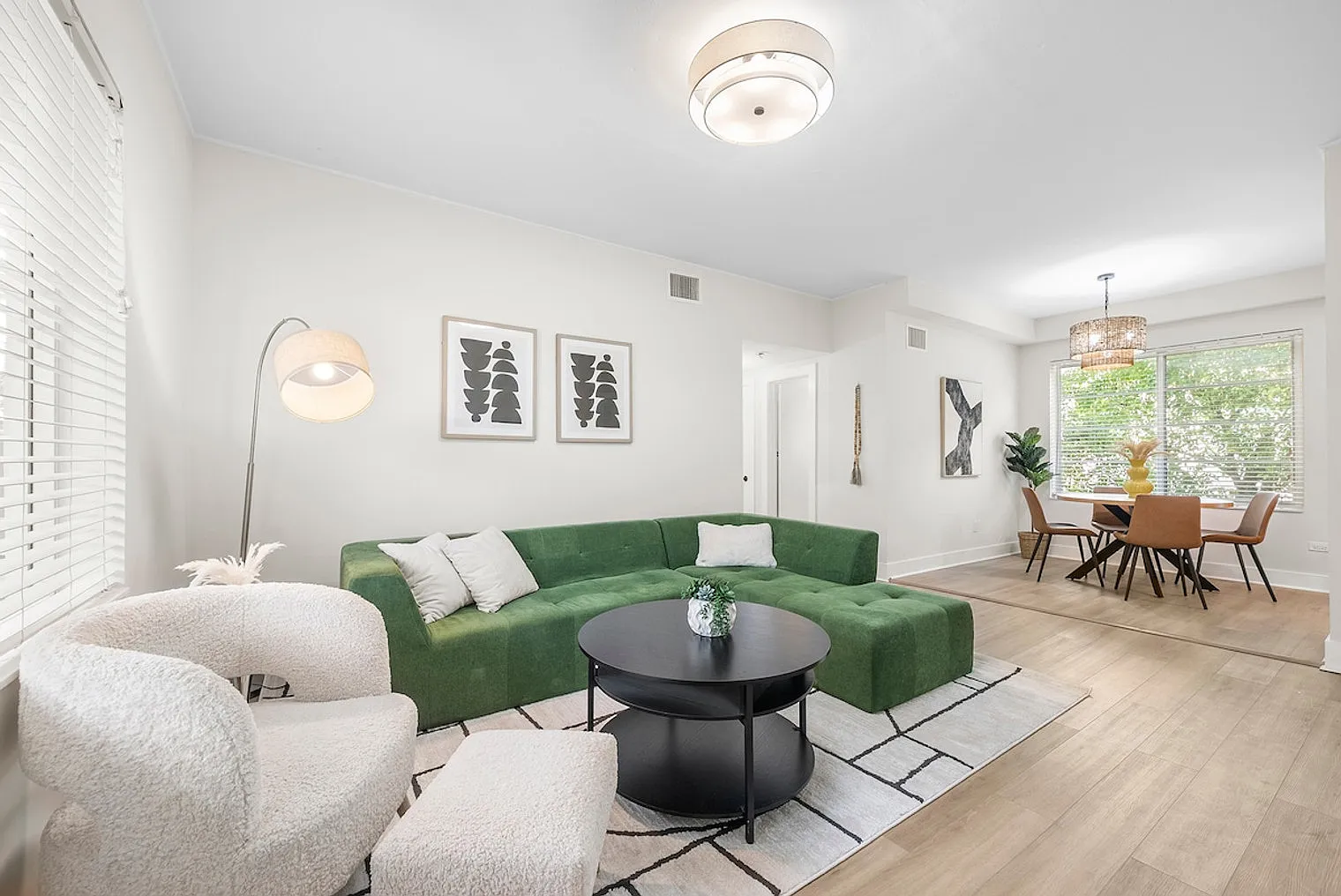 2 bed, 2.0 bath, 1097 sqft, $5,638 — Photo 2
