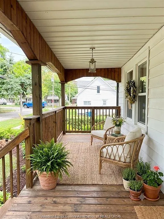 4 bed, 1.5 bath, $2,100 — Photo 1