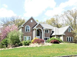 3 Graniks Way, Montebello, NY 10901