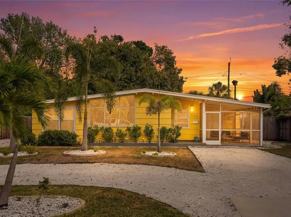 4420 Neptune Dr SE, Saint Petersburg, FL 33705