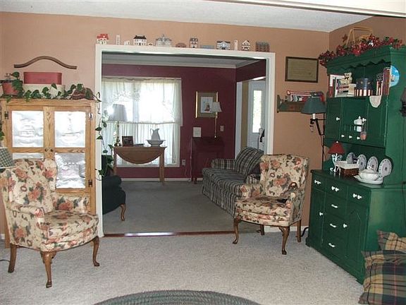 4th image of 1550 Fox Run