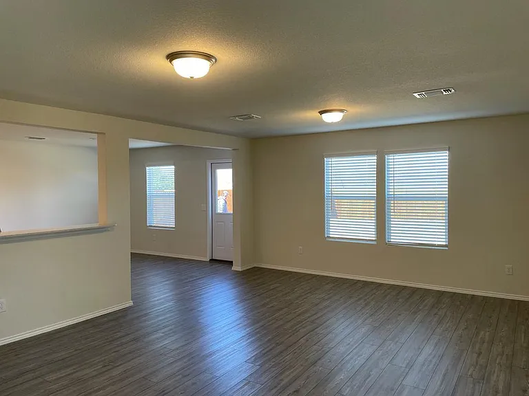 366 Lake Erie Dr — Photo 17