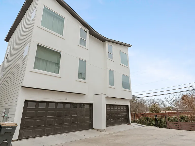 1417 Kramer Ln #21 — Photo 1
