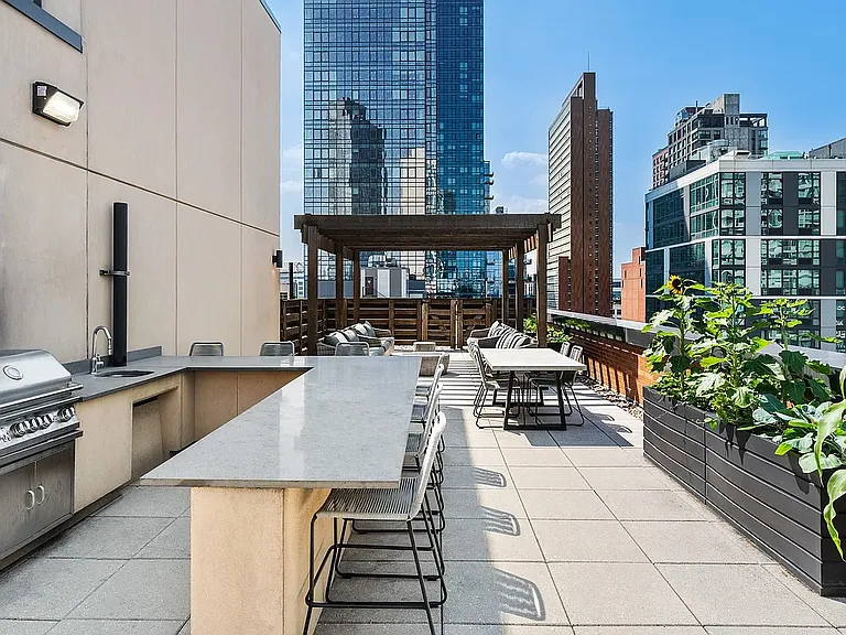 25-21 43rd Ave #Penthouse 1 — Photo 15