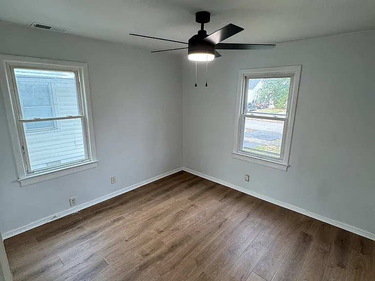 1600 Thornberry Ave — Photo 6