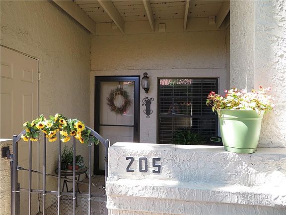 2nd image of 205 Los Prados Dr
