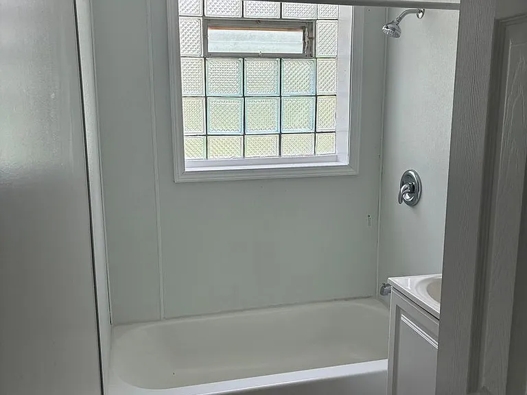9713 S Oglesby Ave — Photo 5