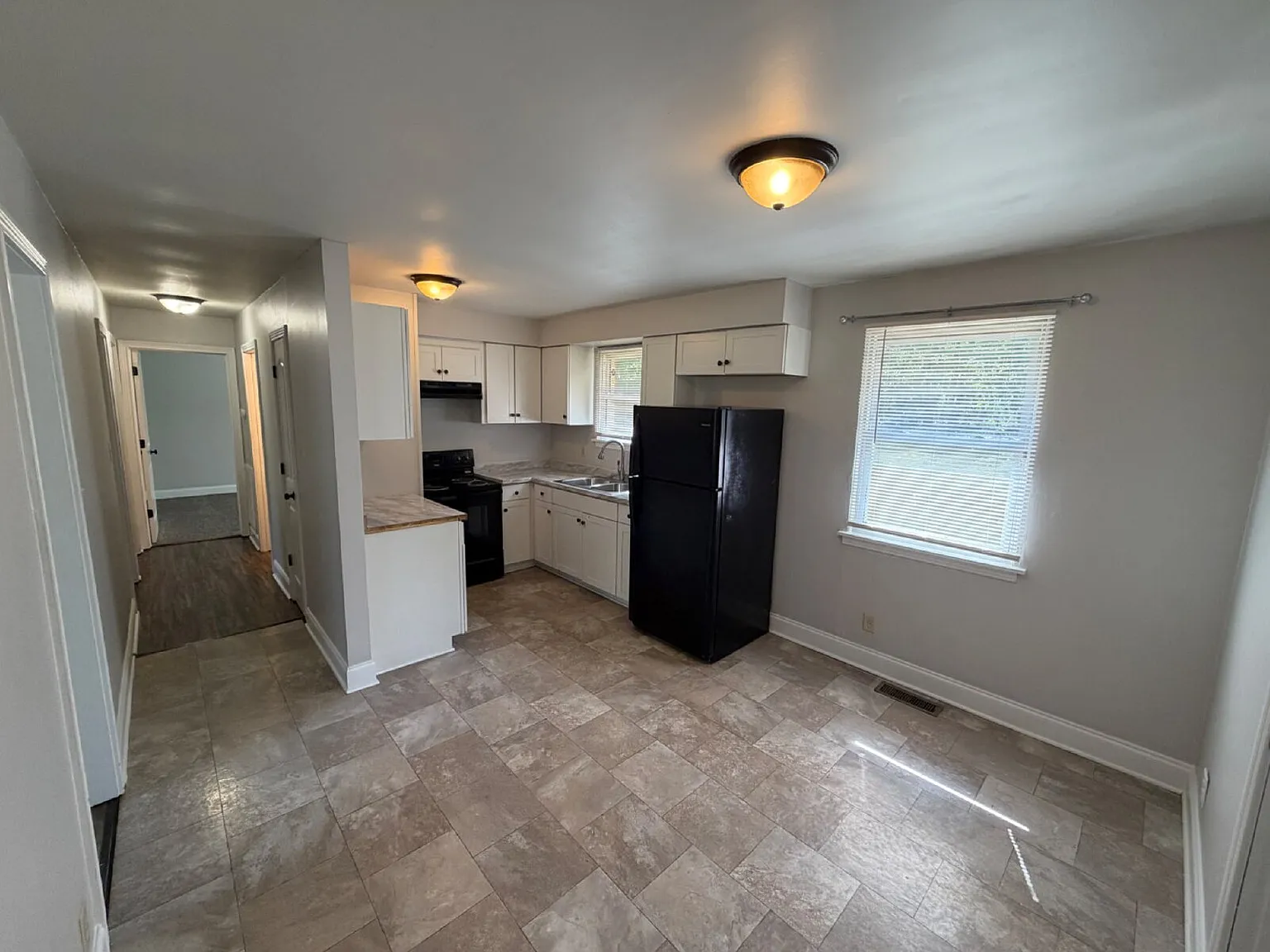 3 bed, 1.0 bath, 1050 sqft, $1,225 — Photo 3