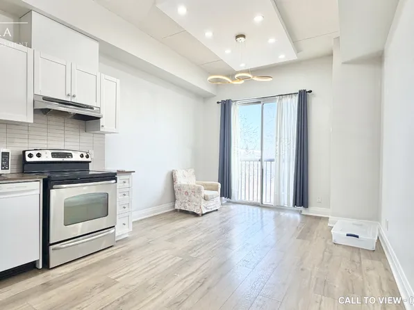 2737 Keele St #214, Toronto, ON M3M 2E9