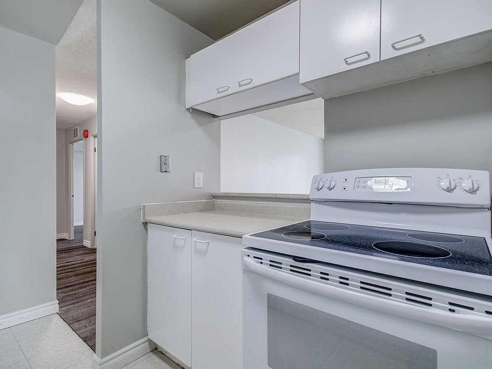 1st image of 400 Crossland Gate