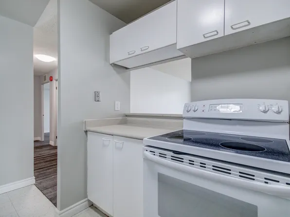 400 Crossland Gate, Newmarket, ON L3X 1Y9