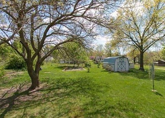 Big shed with window 