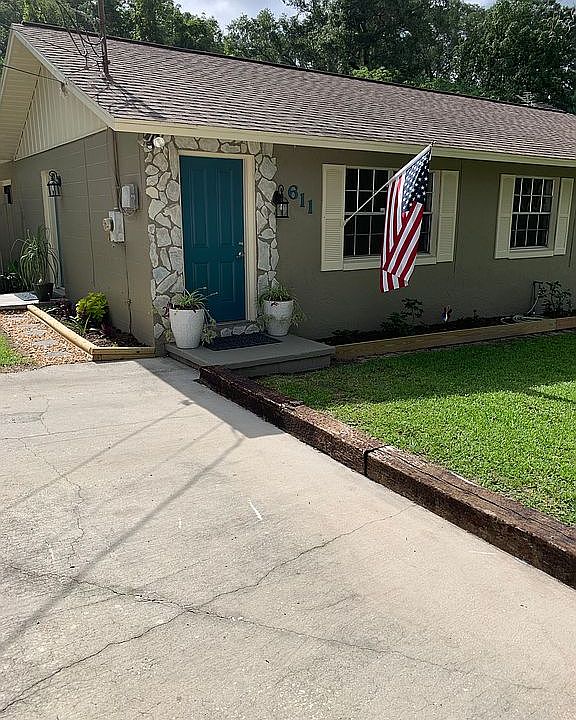 1st image of 611 NE 39th Ave