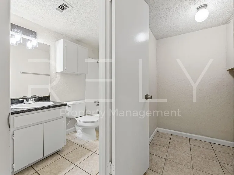 1005 Milford Way #A — Photo 18