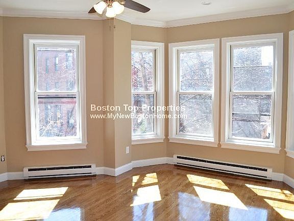 Super Sunny Living Room!