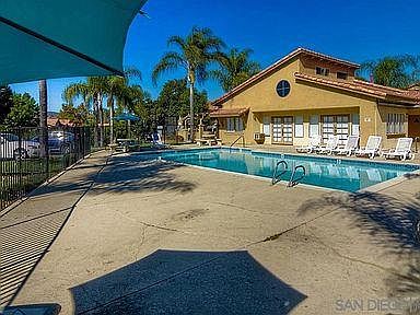 Pool #1 & Clubhouse / jacuzzi