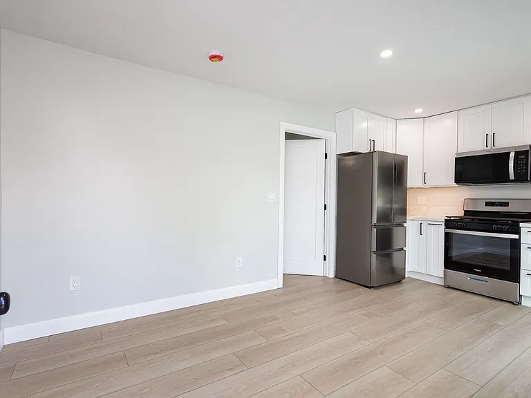4595 34th St #B — Photo 2