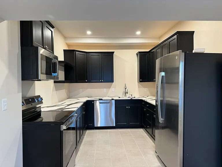 202 Center St #5 — Photo 8