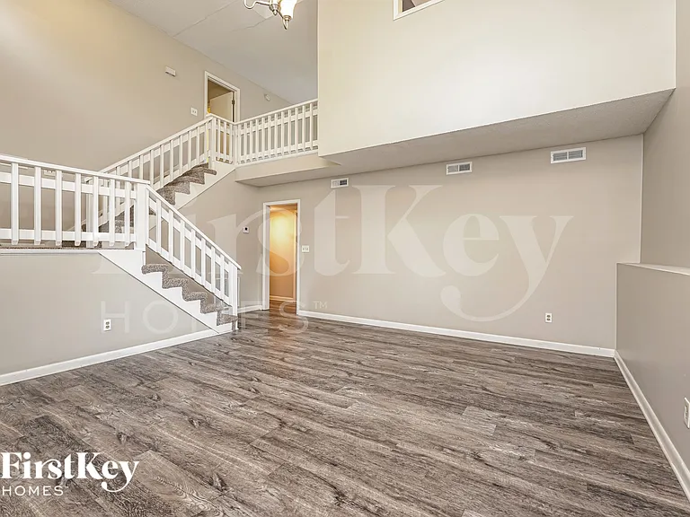 137 Carrisbrooke Ln — Photo 5