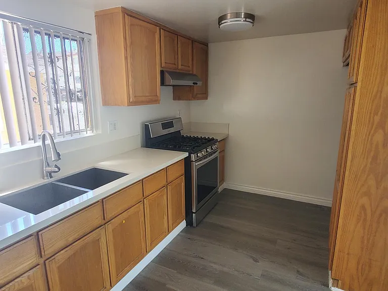 4833 W 118th St #C — Photo 10