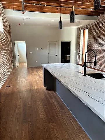 Building Photo - 814 Howard Ave #102