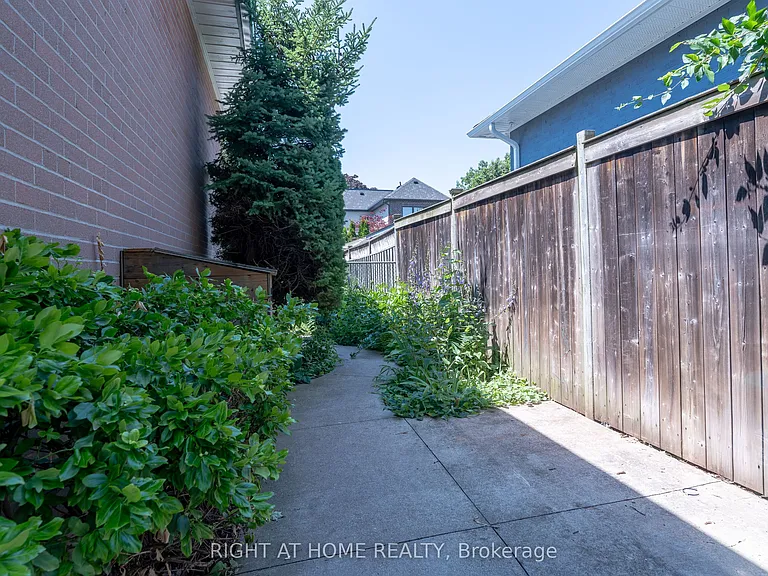 426 Seaton Dr — Photo 19