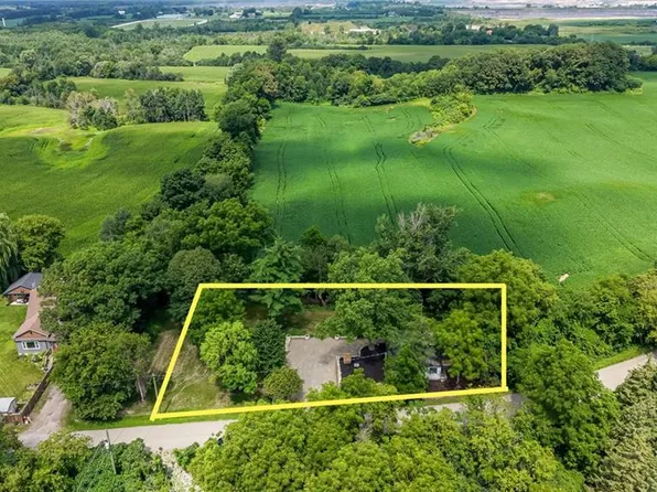 845 Collinson Rd, Hamilton, ON L9H 5E2