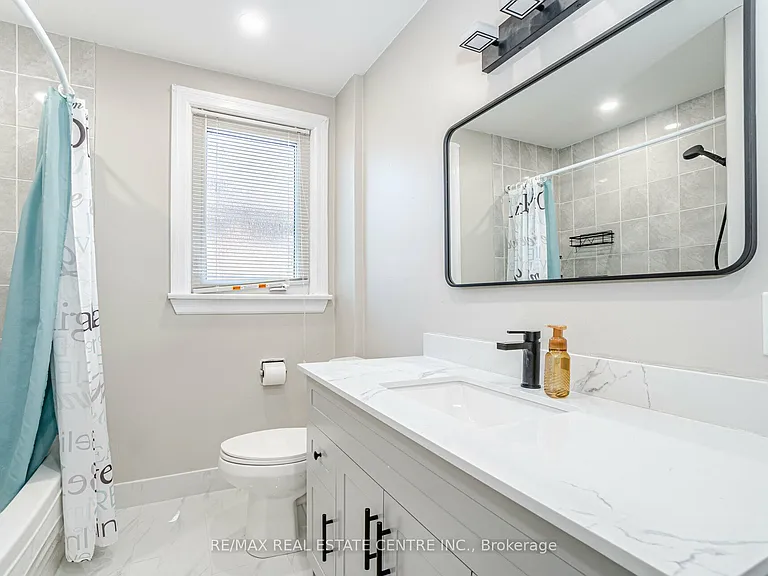 102 Wilson Rd S #UPPER LEVEL — Photo 12