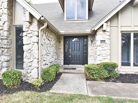 2nd image of 6924 S Knoxville Ave