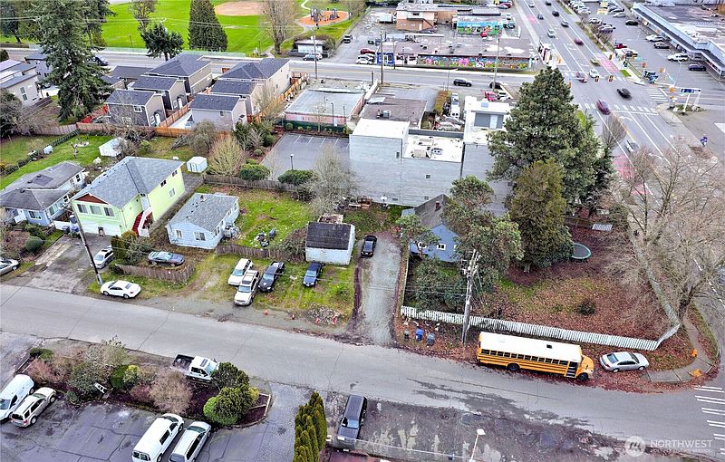 4th image of 871 SW 135th Street