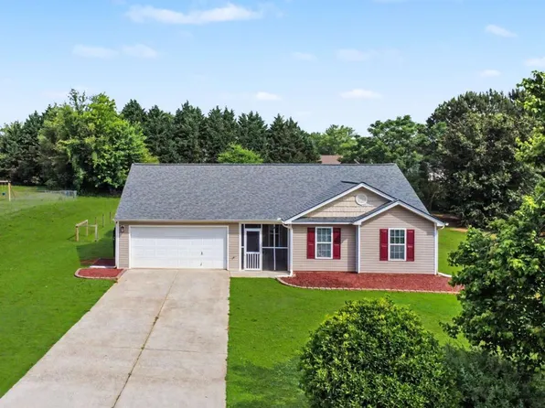 1246 Clearwater Dr, Winder, GA 30680