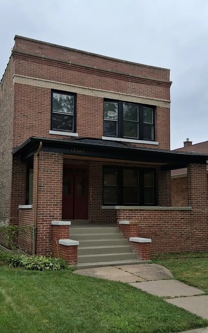 Greenwood Ave — Photo 1