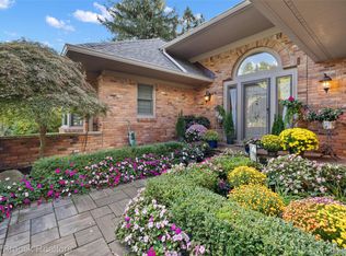 3673 York Ct, Bloomfield Hills, MI 48301