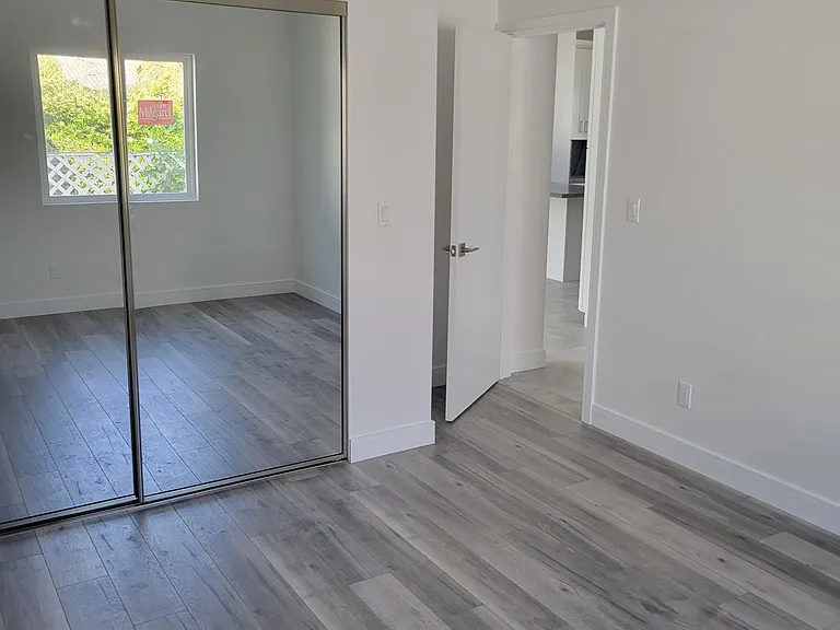 13532 Hamlin St — Photo 8