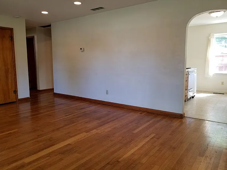402 N Clark St — Photo 10