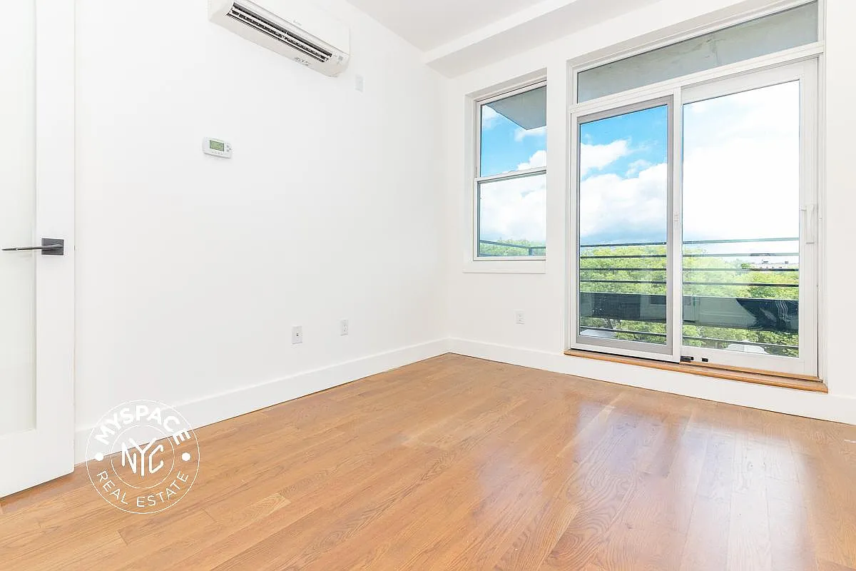 581 Ocean Parkway — Photo 4