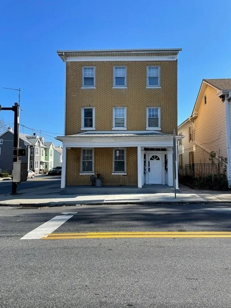 201 S Market St APT 1 photo 1