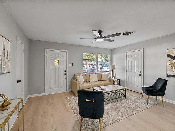 3rd image of 414 Freestone Dr