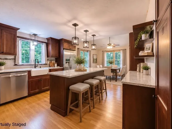 105 Shallow Pond Ln, Plymouth, MA 02360
