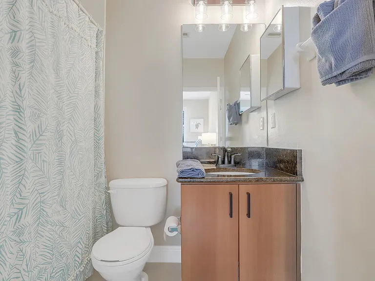260 NE 3rd St #4-D — Photo 36