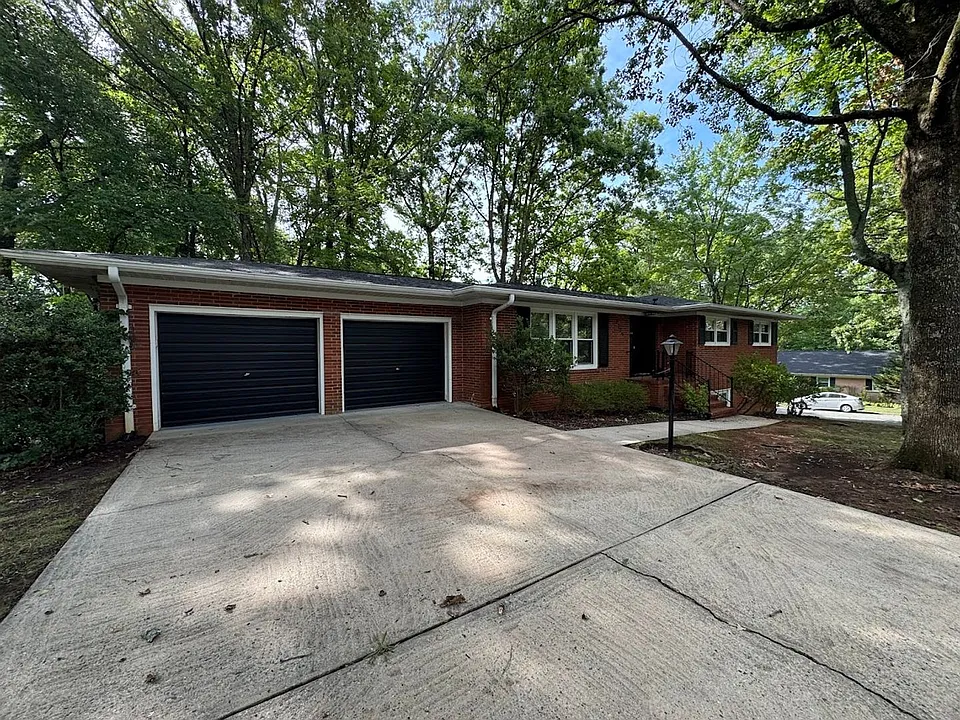 2205 Hathaway Dr