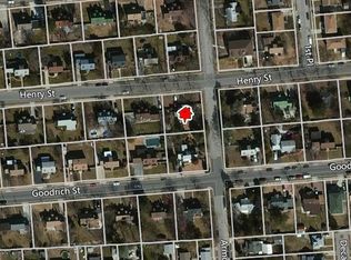 726 Henry St, Uniondale, NY