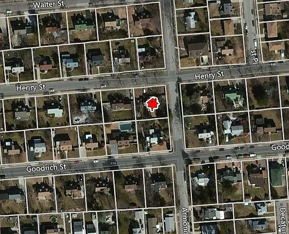 726 Henry St photo 1