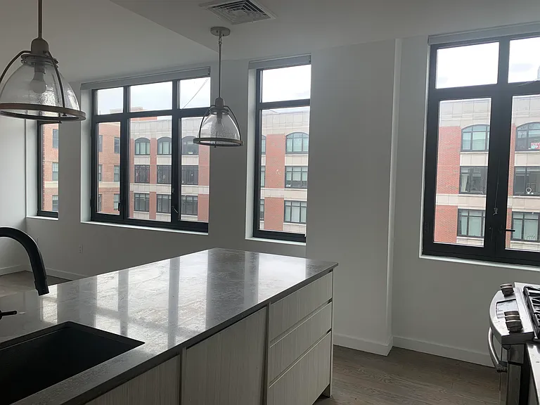 125 Parkside Ave #7D — Photo 1