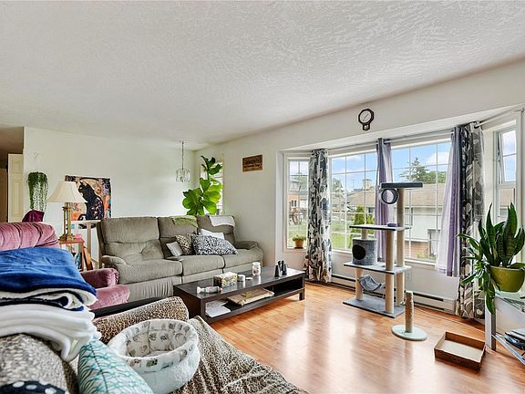 5th image of 877 Admirals Rd