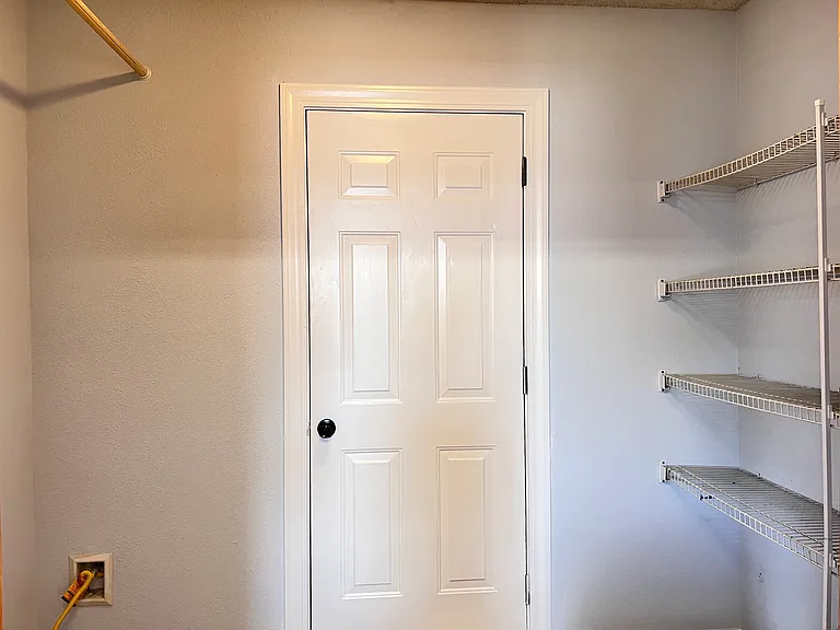 8729 Liberty Mills Dr — Photo 10