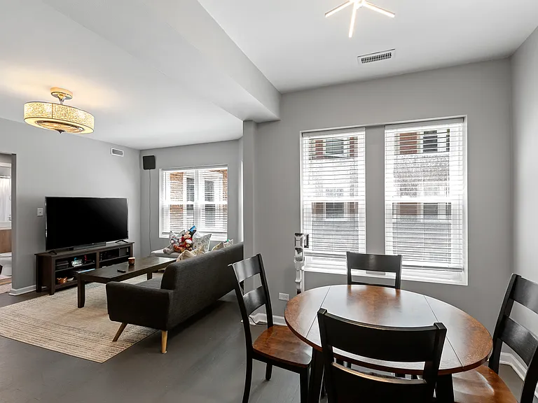 4423 N Lawndale Ave #1A — Photo 4