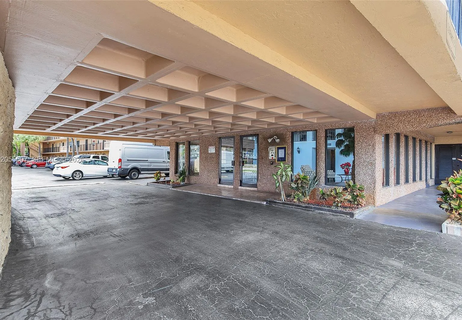 2 bed, 2.0 bath, 979 sqft, $2,000 — Photo 1